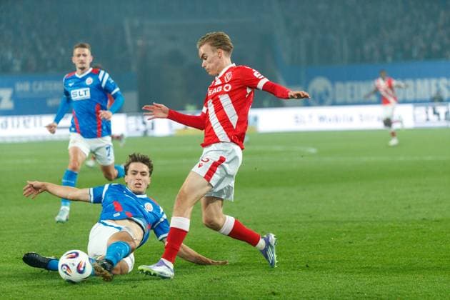 left Benno Dietze Rostock vs Lukas Michelbrink FCE GER, FC Hansa Rostock vs FC Energie Cottbus, Football, Men, 3 Liga, 09 Matchday, Season 2025 2026, 30 09 2025 Rostock Ostseestadion Mecklenburg Vorpommern Germany