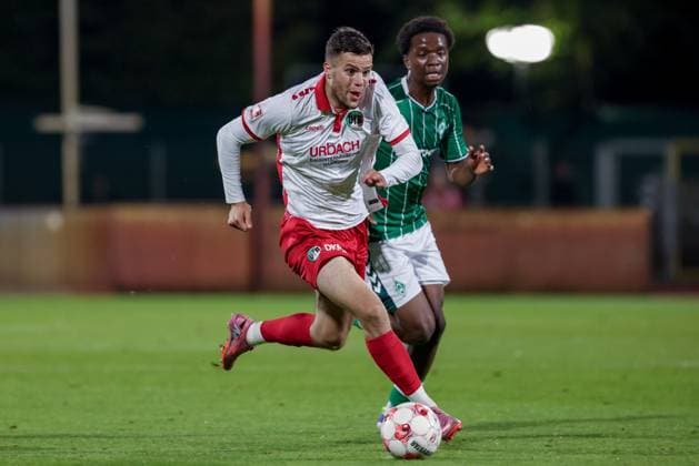 from left Antonio Verinac VfB Lübeck, 9 and Wesley Adeh SV Werder Bremen II, 6 in running duel, duel, dynamics, action, action, match scene, 30 09 2025, Bremen Germany , Soccer, Regionalliga Nord, SV Werder Bremen II VfB Lübeck xobx
