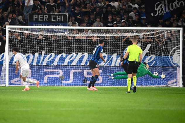 Atalanta v Club Brugge - UEFA Champions League BERGAMO, ITALY - SEPTEMBER 30 : Tzolis Christos forward of Club Brugge scores a goal during the UEFA Champions League 2025 26 League Phase MD2 match between Atalanta and Club Brugge on September 30, 2025 in Bergamo, Italy, 30 09 2025 Bergamo Italy  Copyright: xPeterxDexVoechtx