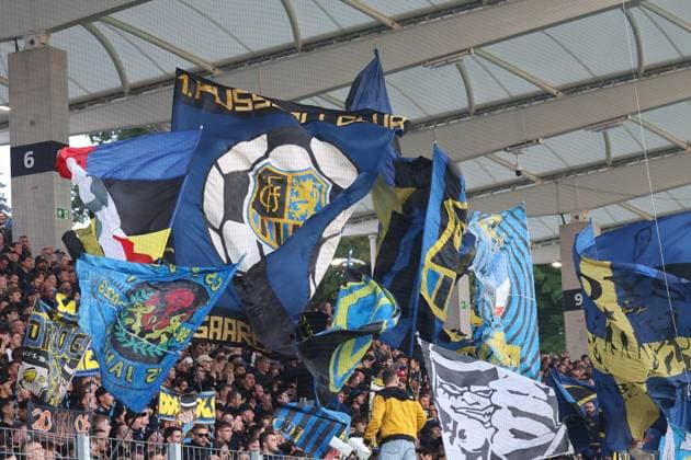 30 09 2025, xrekx, Soccer 3 Liga, 1 FC Saarbruecken MSV Duisburg v l FCS Fans ,Atmosphere, Scarves, Shirt, Flag, Banner, Ultras, Spectators, Visitors, Choreo, Choreography, atmosphere, spectators, Visitors DFL DFB REGULATIONS PROHIBIT ANY USE OF PHOTOGRAPHS as IMAGE SEQUENCES and or QUASI VIDEO Saarbruecken