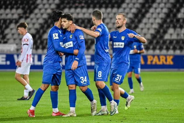 Halim Eroglu TSG Balingen, 34 with Amnay Moutassime TSG Balingen, 18 , Ferdinand Schmidt TSG Balingen, 08 , Ivo Colic TSG Balingen, 31 GER, SC Freiburg TSG Balingen, Football, Regionalliga Suedwest, Matchday 10, Season 2025 2026, 30 09 2025 DFB REGULATIONS PROHIBIT ANY USE OF PHOTOGRAPHS AS IMAGE SEQUENCES AND OR QUASI VIDEO GER, SC Freiburg TSG Balingen, Football, Regionalliga Suedwest, 10 Matchday, Season 2025 2026, 30 09 2025 Freiburg Copyright: xEibner-Pressefoto ThomasxHessx EP_THS