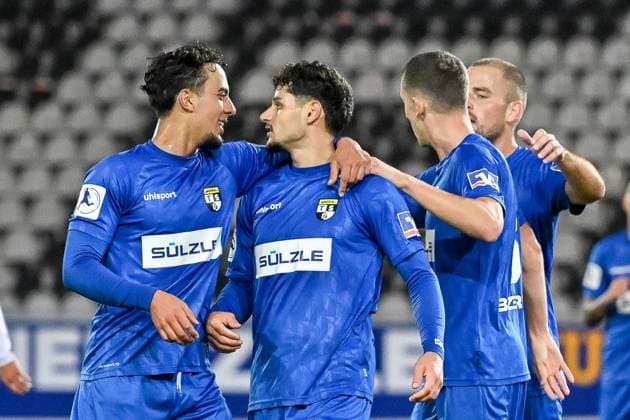 Halim Eroglu TSG Balingen, 34 with Amnay Moutassime TSG Balingen, 18 , Ferdinand Schmidt TSG Balingen, 08 , Ivo Colic TSG Balingen, 31 GER, SC Freiburg TSG Balingen, Football, Regionalliga Suedwest, Matchday 10, Season 2025 2026, 30 09 2025 DFB REGULATIONS PROHIBIT ANY USE OF PHOTOGRAPHS AS IMAGE SEQUENCES AND OR QUASI VIDEO GER, SC Freiburg TSG Balingen, Football, Regionalliga Suedwest, 10 Matchday, Season 2025 2026, 30 09 2025 Freiburg Copyright: xEibner-Pressefoto ThomasxHessx EP_THS