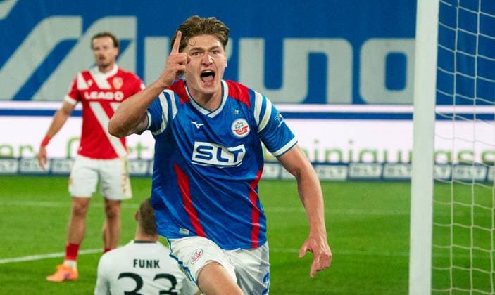 30 9 2025, Football, GER, Men, 3 League, DFL, Matchday 9, Season 2025 26, FC Hansa Rostock FC Energie Cottbus, Ryan Don Naderi FC Hansa Rostock, center celebrates his goal for 1 1 Rostock Ostseestadion Mecklenburg Vorpommern Germany