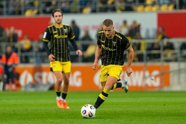 Lukas Scepanik Alemannia Aachen, 07 Alemannia Aachen vs Erzgebirge Aue, Football, 3 Liga, Matchday 9, Season 2025 2026, 30 09 2025 DFB REGULATIONS PROHIBIT ANY USE OF PHOTOGRAPHS AS IMAGE SEQUENCES AND OR QUASI VIDEO Alemannia Aachen vs Erzgebirge Aue, Football, 3 Liga, Matchday 9, Season 2025 2026, 30 09 2025 Aachen Copyright: xEibner-Pressefoto J.xDerondeaux EP_JDU