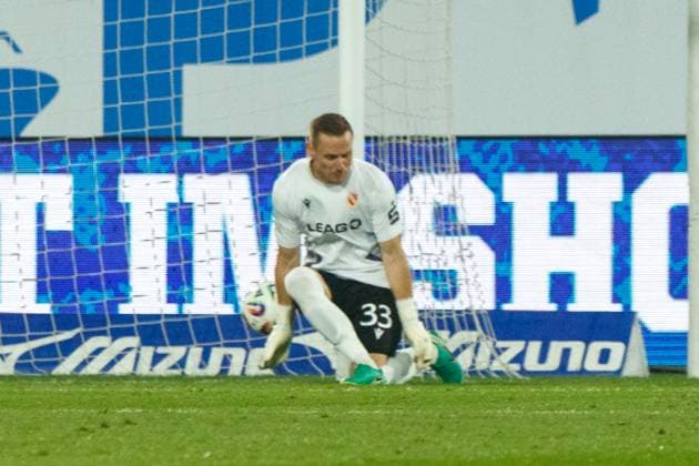 Not in picture Scorer Ryan Naderi Rostock scores to 1 1 Goalkeeper Marius Funk FCE lets the ball slip through his legs GER, FC Hansa Rostock vs FC Energie Cottbus, Football, Men, 3 Liga, Matchday 09, Season 2025 2026, 30 09 2025 Rostock Ostseestadion Mecklenburg Vorpommern Germany