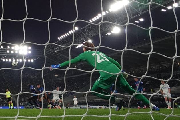 September 30, 2025, Bergamo, Lombardia: Brugge s Christos Tzolis scores the goal 0-1 during the UEFA Champions League soccer match between Atalanta BC and Club Brugge at the Bergamo Stadium in Bergamo, Italy, 30 September 2025..ANSA MICHELE MARAVIGLIA. Soccer: Champions League; Atalanta-Club Brugge  - ZUMAa110 20250930_zaf_a110_043 Copyright: xMichelexMaravigliax