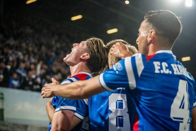 Rostock, Germany 30 September 2025 3 Liga 2025 2026 FC Hansa Rostock vs FC Energie Cottbus In picture 1 v li Ryan Naderi Hansa Rostock cheers with his teammates after his goal to 1 1, DFB regulations prohibit any use of photographs as image sequences and or quasi video Copyright: xFotostandx xVoelkerx