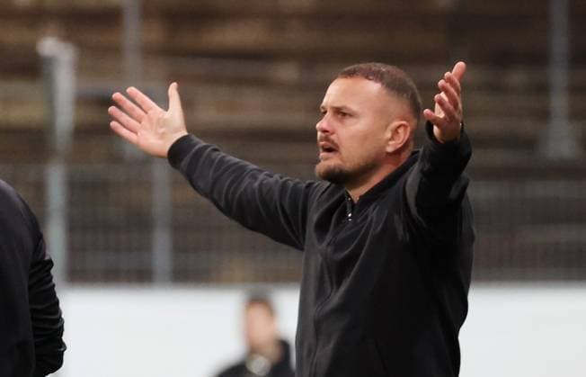 30 09 2025, Germany, Stuttgart, Soccer Regionalliga Südwest, SV Stuttgarter Kickers vs SGV Freiberg, SGV coach Kushtrim Lushtaku