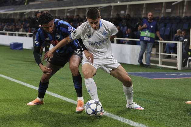 Nicolo Tresoldi of Club Brugge battle for the ball with Ederson Jose Dos Santos Lourenco da Silva Ederson of Atalanta BC during Atalanta BC vs Club Brugge, Chanpions League 2025-26 League phase, Matchday 2Â°, game at New Balance Arena in Bergamo (BG), Italy, on September 30, 2025.  Copyright: xDavidexCasentini IPAxSportx xipa-agency.netx xx IPA_65969969 IPA_Agency_IPA65969969