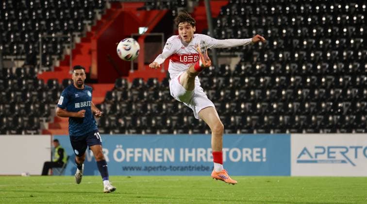 BAU 30 09 2025 Aspach Football VfB Stuttgart II vs SV Wehen Wiesbaden, Efe Korkut VfB II, above