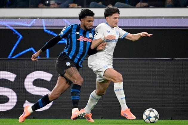 Atalanta v Club Brugge - UEFA Champions League BERGAMO, ITALY - SEPTEMBER 30 : Ederson midfielder of Atalanta and Tzolis Christos forward of Club Brugge during the UEFA Champions League 2025 26 League Phase MD2 match between Atalanta and Club Brugge on September 30, 2025 in Bergamo, Italy, 30 09 2025 Bergamo Italy  Copyright: xPeterxDexVoechtx