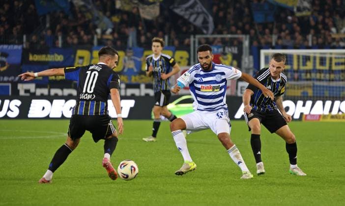30 09 2025, Football, Men, 3 League, Season 2025 2026, 1 FC Saarbrücken MSV Duisburg, Kasim Rabihic 1 FC Saarbruecken Jesse Tugbenyo MSV Duisburg Florian Pick 1 FC Saarbruecken Saarbrücken Ludwigsparkstadion Saarland Germany EN Copyright: xFabianxKleerx