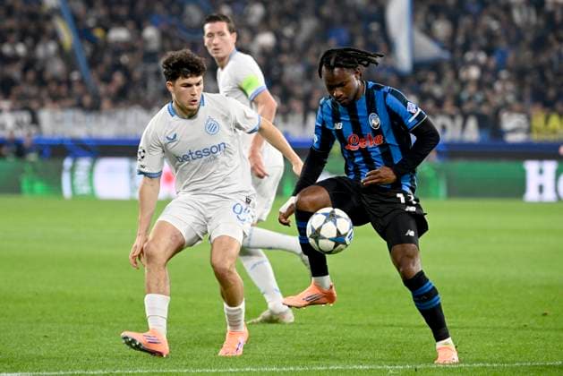 Atalanta v Club Brugge - UEFA Champions League BERGAMO, ITALY - SEPTEMBER 30 : Sabbe Kyriani defender of Club Brugge and Lookman Ademola forward of Atalanta during the UEFA Champions League 2025 26 League Phase MD2 match between Atalanta and Club Brugge on September 30, 2025 in Bergamo, Italy, 30 09 2025 Bergamo Italy  Copyright: xPeterxDexVoechtx