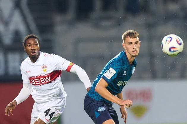 Mohamed Sankoh VfB Stuttgart II, 44 , Justin Janitzek SV Wehen Wiesbaden, 15 GER, VfB Stuttgart II vs SV Wehen Wiesbaden, Football, Men, 3 Liga, Matchday 9, Season 2025 2026, 30 09 2025 GER, VfB Stuttgart II vs SV Wehen Wiesbaden, Football, Men, 3 Liga, Matchday 9, Season 2025 2026, 30 09 2025 Aspach Copyright: xEibner-Pressefoto GeraldxOelze-dx EP_ODS