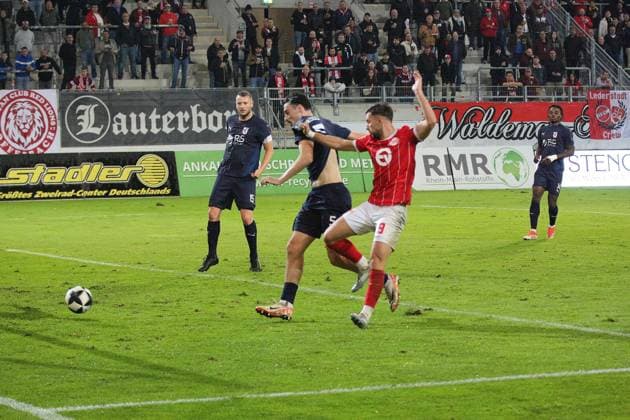 30 09 2025 xmgoodx Offenbach am Main, Sparda Bank Hessen Stadion Stadion Bieberer Berg Regionalliga Saison 2025 2026 Kickers Offenbach OFC SG Barockstadt Fulda Lehnerz Valdrin Mustafa 9, OFC goal to 1 0 , Pietro Besso Fulda cant stop it