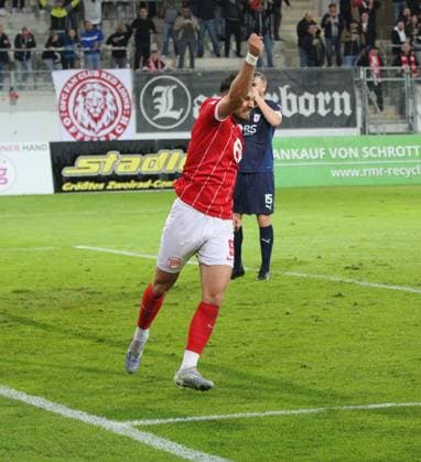 30 09 2025 xmgoodx Offenbach am Main, Sparda Bank Hessen Stadion Stadion Bieberer Berg Regionalliga Saison 2025 2026 Kickers Offenbach OFC SG Barockstadt Fulda Lehnerz Goal celebration after the 1-0 goal by Valdrin Mustafa 9, OFC