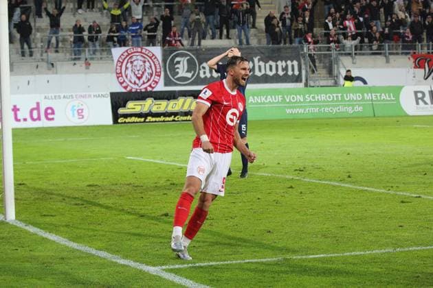 30 09 2025 xmgoodx Offenbach am Main, Sparda Bank Hessen Stadion Stadion Bieberer Berg Regionalliga Saison 2025 2026 Kickers Offenbach OFC SG Barockstadt Fulda Lehnerz Goal celebration after the 1-0 goal by Valdrin Mustafa 9, OFC
