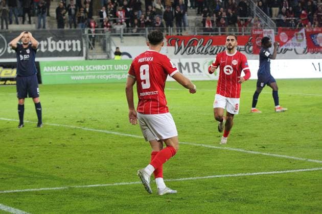 30 09 2025 xmgoodx Offenbach am Main, Sparda Bank Hessen Stadion Stadion Bieberer Berg Regionalliga Saison 2025 2026 Kickers Offenbach OFC SG Barockstadt Fulda Lehnerz Goal celebration after the 1-0 goal by Valdrin Mustafa 9, OFC