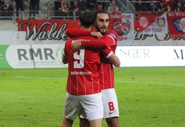 30 09 2025 xmgoodx Offenbach am Main, Sparda Bank Hessen Stadion Stadion Bieberer Berg Regionalliga Saison 2025 2026 Kickers Offenbach OFC SG Barockstadt Fulda Lehnerz Goal celebration after the 1-0 goal by Valdrin Mustafa 9, OFC