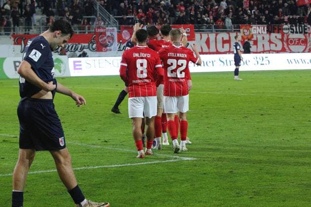 30 09 2025 xmgoodx Offenbach am Main, Sparda Bank Hessen Stadion Stadion Bieberer Berg Regionalliga Saison 2025 2026 Kickers Offenbach OFC SG Barockstadt Fulda Lehnerz Goal celebration after the 1-0 goal by Valdrin Mustafa 9, OFC