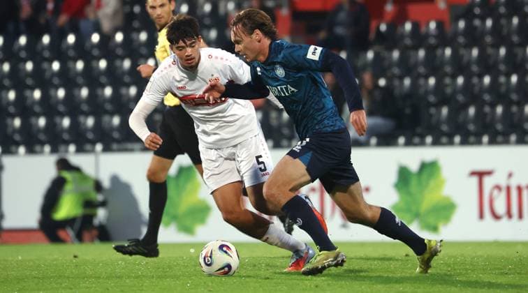 BAU 30 09 2025 Aspach Football VfB Stuttgart II vs SV Wehen Wiesbaden, f l Mirza Catovic VfB II , Ryan Nils Johansson VfB II