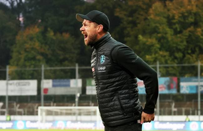 30 09 2025, Germany, Stuttgart, Soccer Regionalliga Südwest, SV Stuttgarter Kickers vs SGV Freiberg, Kickers coach Marco Wildersinn