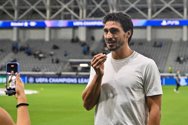 UEFA Champions League Paphos FC FC Bayern München 30 09 2025 In the picture Mats HUMMELS before the Champions League match In Limassol Single photo cropped UEFA Champions League Paphos FC FC Bayern München Alphamega Stadium on 30 09 2025 Copyright: xBEAUTIFULxSPORTS Goldbergx