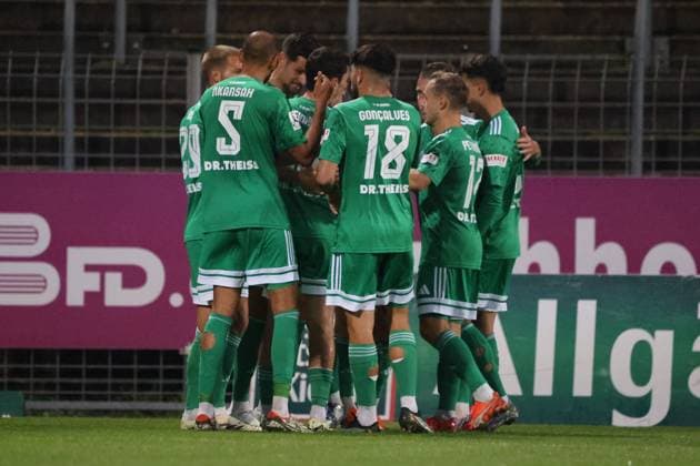 30 09 2025, Football, Men, Regionalliga Südwest, Season 2025 2026, FC 08 Homburg TSV Schott Mainz, Goal celebration for 1 0, Goalscorer Oliver Kovacic FC 08 Homburg Homburg Waldstadion Saarland Germany DEU Copyright: xSebastianxBachx
