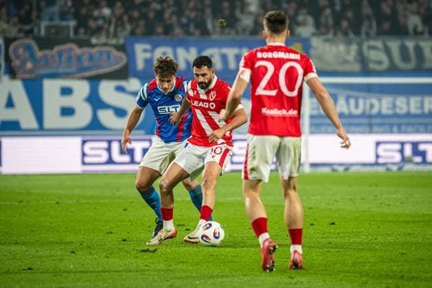 Rostock, Germany 30 September 2025 3 Liga 2025 2026 FC Hansa Rostock vs FC Energie Cottbus Pictured from left in a duel Benno Dietze Hansa Rostock and Tolcay Cierci Energie Cottbus DFB regulations prohibit any use of photographs as image sequences and or quasi video Copyright: xFotostandx xVoelkerx