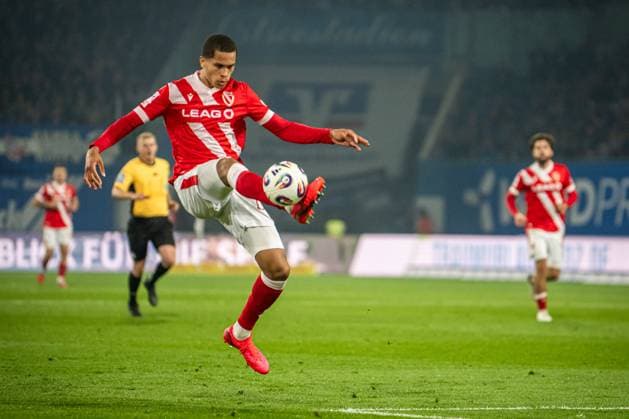 Rostock, Germany 30 September 2025 3 Liga 2025 2026 FC Hansa Rostock vs FC Energie Cottbus In the picture Nyamekye Awortwie Grant Energie Cottbus DFB regulations prohibit any use of photographs as image sequences and or quasi video Copyright: xFotostandx xVoelkerx