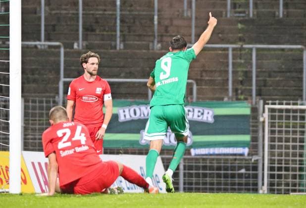 30 09 2025, xpfrx, Fußball Regionalliga Suedwest, FC Homburg TSV Schott Mainz v l Jan Christoph Just Mainz sitting on the ground, Oliver Kovacic Homburg celebrates the goal to 1 0 DFL DFB REGULATIONS PROHIBIT ANY USE OF PHOTOGRAPHS as IMAGE SEQUENCES and or QUASI VIDEO Homburg