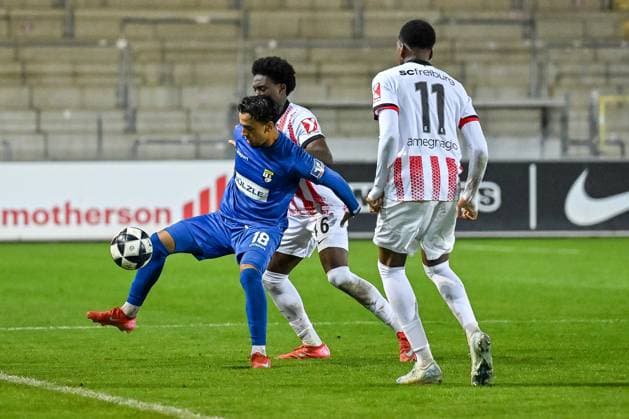 Amnay Moutassime TSG Balingen, 18 in duel with Elijah Oguguo SC Freiburg II, 46 , David Amegnaglo SC Freiburg II, 11 GER, SC Freiburg TSG Balingen, Football, Regionalliga Suedwest, Matchday 10, Season 2025 2026, 30 09 2025 DFB REGULATIONS PROHIBIT ANY USE OF PHOTOGRAPHS AS IMAGE SEQUENCES AND OR QUASI VIDEO GER, SC Freiburg TSG Balingen, Football, Regionalliga Suedwest, Matchday 10, Season 2025 2026, 30 09 2025 Freiburg Copyright: xEibner-Pressefoto ThomasxHessx EP_THS