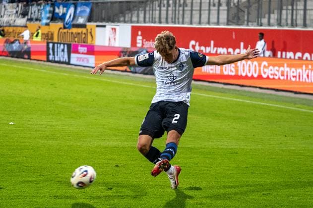 Germany Soccer 3 Liga, Matchday 9 2025 2026, TSV Havelse Waldhof Mannheim on 30 09 in Hannover Eilenriede Stadion Sascha Voelcke Waldhof Mannheim 2 Cross to 0 1 Copyright: xSvenxHeidmannx