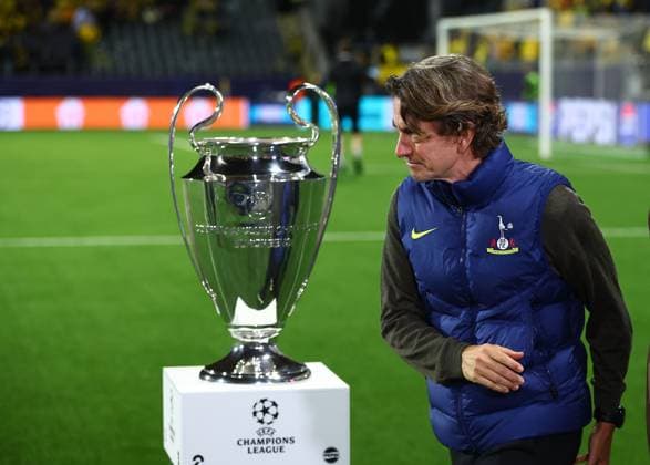 Thomas Frank manager of Tottenham Hotspur walks past Champions League trophy FK Bodo Glimt v Tottenham Hotspur, UEFA Champions League, Group Stage, Football, Aspmyra Stadion, Bodo, Norway - 30 Sep 2025Bodo Aspmyra Stadion Norway EDITORIAL USE ONLY No use with unauthorised audio, video, data, fixture lists, club league logos or live services. Online in-match use limited to 120 images, no video emulation. No use in betting, games or single club league player publications.  Copyright: xMichaelxZemanek Shutterstockx 15504026n