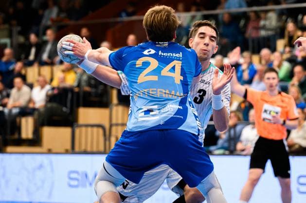 Grosswallstadt 2 HBL 25 26 TV Grosswallstadt SG BBM Bietigheim from left in duel Ben Connar Battermann TV Grosswallstadt and Nikola Vlahovic Bietigheim Elsenfeld Untermainhalle Bayern Germany