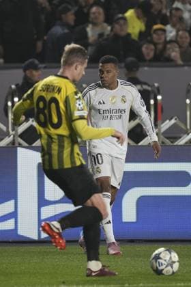 Kairat Almaty v Real Madrid - UEFA Champions League ALMATY, KAZAKHSTAN - SEPTEMBER 30: Real Madrid’s Kylian Mbappe (10) battles for the ball with Kairat Almaty Yegor Sorokin (80) during the UEFA Champions League group stage match between Kairat Almaty and Real Madrid at Almaty Ortalyk Stadion in Almaty, Kazakhstan on September 30, 2025. Turar Kazangapov Anadolu Almaty Kazakhstan. Editorial use only. Please get in touch for any other usage.  Copyright: x2025xAnadoluxTurarxKazangapovx