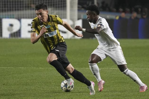 Kairat Almaty v Real Madrid - UEFA Champions League ALMATY, KAZAKHSTAN - SEPTEMBER 30: Real Madrid’s Vinicius Júnior battles for the ball with Kairat Almaty player during the UEFA Champions League group stage match between Kairat Almaty and Real Madrid at Almaty Ortalyk Stadion in Almaty, Kazakhstan on September 30, 2025. Turar Kazangapov Anadolu Almaty Kazakhstan. Editorial use only. Please get in touch for any other usage.  Copyright: x2025xAnadoluxTurarxKazangapovx