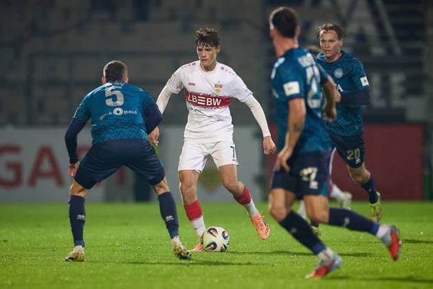 Niklas May SV Wehen Wiesbaden, 05 , Lauri Penna VfB Stuttgart II, 07 , Jordy Steven Gillekens SV Wehen Wiesbaden, 27 , Ryan Nils Johansson SV Wehen Wiesbaden, 20 GER, VfB Stuttgart II vs SV Wehen Wiesbaden, Football, Men, 3 Liga, Matchday 9, Season 2025 2026, 30 09 2025 GER, VfB Stuttgart II vs SV Wehen Wiesbaden, Football, Men, 3 Liga, Matchday 9, Season 2025 2026, 30 09 2025 Aspach Copyright: xEibner-Pressefoto GeraldxOelze-dx EP_ODS