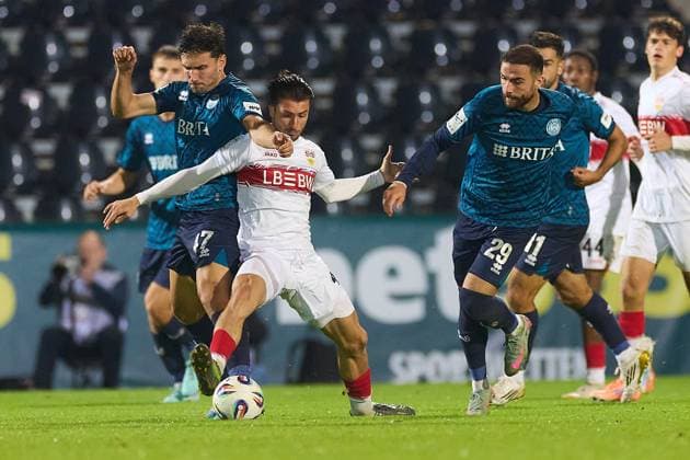 Battle for the ball David Suarez Cardenes SV Wehen Wiesbaden, 47 , Maximilian Herwerth VfB Stuttgart II, 04 , Fatih Kaya SV Wehen Wiesbaden, 29 , Tarik Goezuesirin SV Wehen Wiesbaden, 11 GER, VfB Stuttgart II vs SV Wehen Wiesbaden, Football, Men, 3 Liga, Matchday 9, Season 2025 2026, 30 09 2025 GER, VfB Stuttgart II vs SV Wehen Wiesbaden, Football, Men, 3 Liga, Matchday 9, Season 2025 2026, 30 09 2025 Aspach Copyright: xEibner-Pressefoto GeraldxOelze-dx EP_ODS