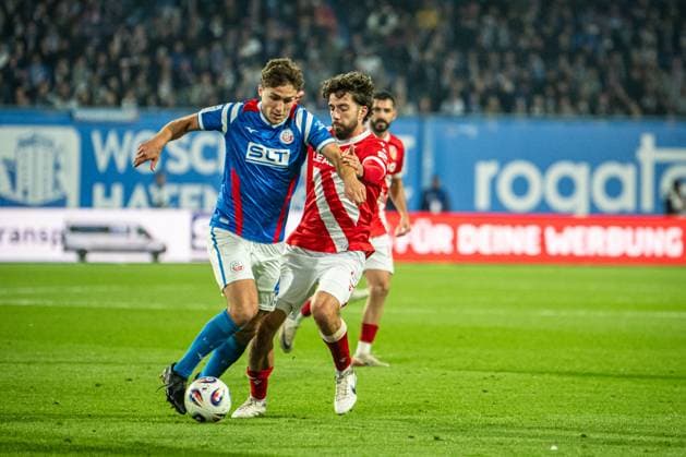 Rostock, Germany 30 September 2025 3 Liga 2025 2026 FC Hansa Rostock vs FC Energie Cottbus Pictured from left in a duel Benno Dietze Hansa Rostock and Dominik Pelivan Energie Cottbus DFB regulations prohibit any use of photographs as image sequences and or quasi video Copyright: xFotostandx xVoelkerx
