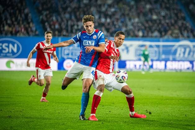 Rostock, Germany 30 September 2025 3 Liga 2025 2026 FC Hansa Rostock vs FC Energie Cottbus Pictured from left Benno Dietze Hansa Rostock and Nyamekye Awortwie Grant Energie Cottbus DFB regulations prohibit any use of photographs as image sequences and or quasi video Copyright: xFotostandx xVoelkerx