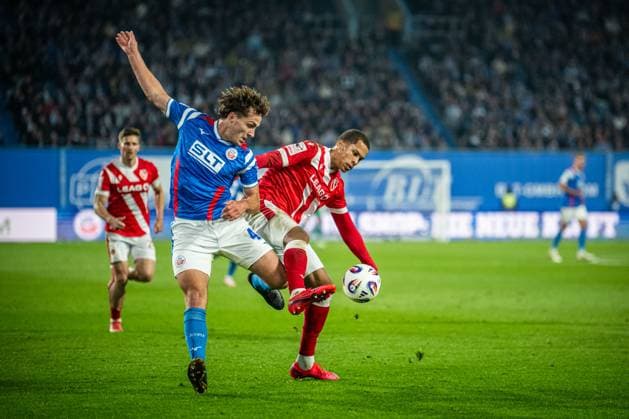 Rostock, Germany 30 September 2025 3 Liga 2025 2026 FC Hansa Rostock vs FC Energie Cottbus Pictured from left Benno Dietze Hansa Rostock and Nyamekye Awortwie Grant Energie Cottbus DFB regulations prohibit any use of photographs as image sequences and or quasi video Copyright: xFotostandx xVoelkerx