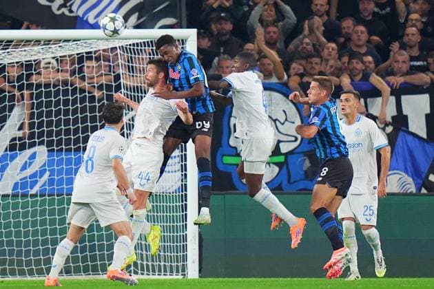 Atalanta s Honest Ahanor , Brugge s Brandon Mechele during the Uefa Champions League soccer match between Atalanta and Club Brugge at the New Balance Stadium in Bergamo , north Italy - Tuesday, September 30 , 2025. - Soccer .  Copyright: xSpada LaPressex