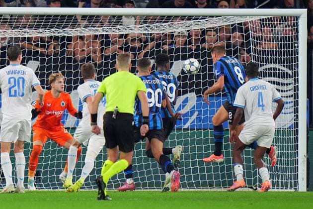 Atalanta s Mario Pasalic scores 2-1 during the Uefa Champions League soccer match between Atalanta and Club Brugge at the New Balance Stadium in Bergamo , north Italy - Tuesday, September 30 , 2025. - Soccer .  Copyright: xSpada LaPressex