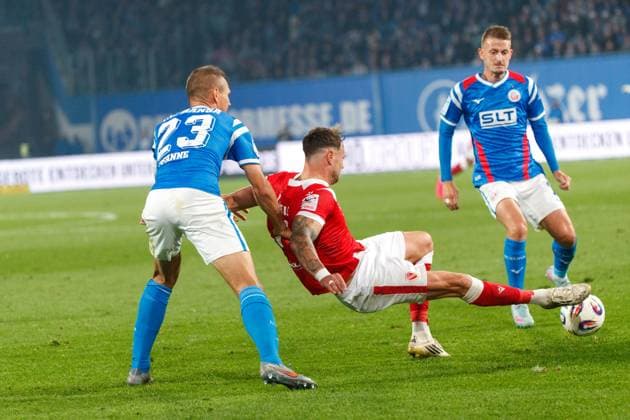 v l Franz Pfanne Rostock , Timmy Thiele FCE , Nico Neidhart Rostock GER, FC Hansa Rostock vs FC Energie Cottbus, Football, Men, 3 Liga, 09 Matchday, Season 2025 2026, 30 09 2025 Rostock Ostseestadion Mecklenburg Vorpommern Germany