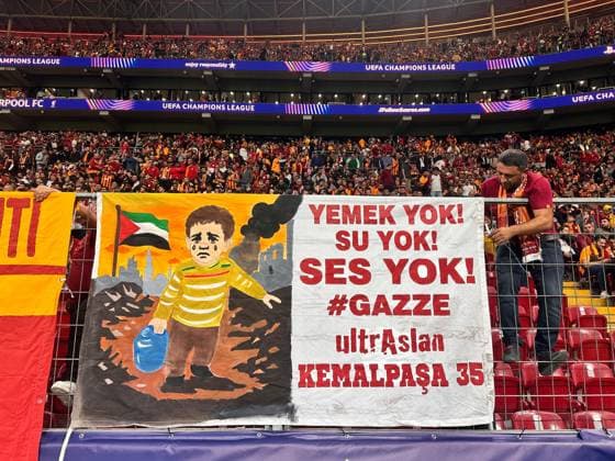 Galatasaray v Liverpool - UEFA Champions League ISTANBUL, TURKIYE - SEPTEMBER 30: Galatasaray fans display a banner reading No food. No water. No voice. Gaza. in support of Gaza during the UEFA Champions League week 2 match between Galatasaray and Liverpool at RAMS Park in Istanbul, Turkiye, on September 30, 2025. Abdulhamid Hosbas Anadolu Istanbul Turkey. Editorial use only. Please get in touch for any other usage.  Copyright: x2025xAnadoluxAbdulhamidxHosbasx