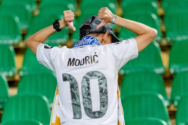 KAZAKHSTAN, ALMATY - SEPTEMBER 30, 2025: A Real Madrid fan in a No.10 jersey is seen before a 2025-26 UEFA Champions League League Phase Matchday 2 football match between FC Kairat and Real Madrid at Central Stadium. Alikhan Sariyev TASS  84470989