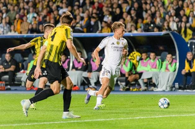 KAZAKHSTAN, ALMATY - SEPTEMBER 30, 2025: FC Kairatâ€™s Alexander Martynovich (L front) and Real Madridâ€™s Dean Huijsen (R) in a 2025-26 UEFA Champions League League Phase Matchday 2 football match between FC Kairat and Real Madrid at Central Stadium. Alikhan Sariyev TASS  84469934