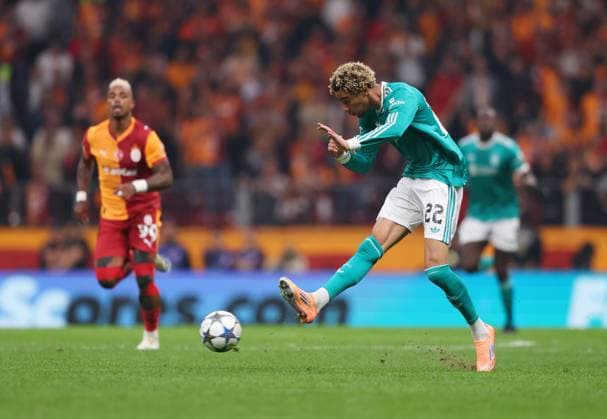 Hugo Ekitike of Liverpool passes the ball Galatasaray v Liverpool, UEFA Champions League, Group Stage, Football, RAMS Park, Istanbul, Turkey - 30 Sep 2025Istanbul RAMS Park Turkey EDITORIAL USE ONLY No use with unauthorised audio, video, data, fixture lists, club league logos or live services. Online in-match use limited to 120 images, no video emulation. No use in betting, games or single club league player publications.  Copyright: xRaddadxJebarah Shutterstockx 15504034ae