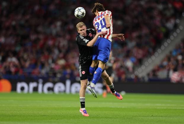 30 09 2025, Football UEFA Champions League, Atletico Madrid Eintracht Frankfurt, v l , Jonathan Burkardt Eintracht Frankfurt , Robin Le Normand Atletico Madrid DFL DFB REGULATIONS PROHIBIT ANY USE OF PHOTOGRAPHS AS IMAGE SEQUENCES AND OR QUASI VIDEO xdcx Copyright: HMBxMedia Claus